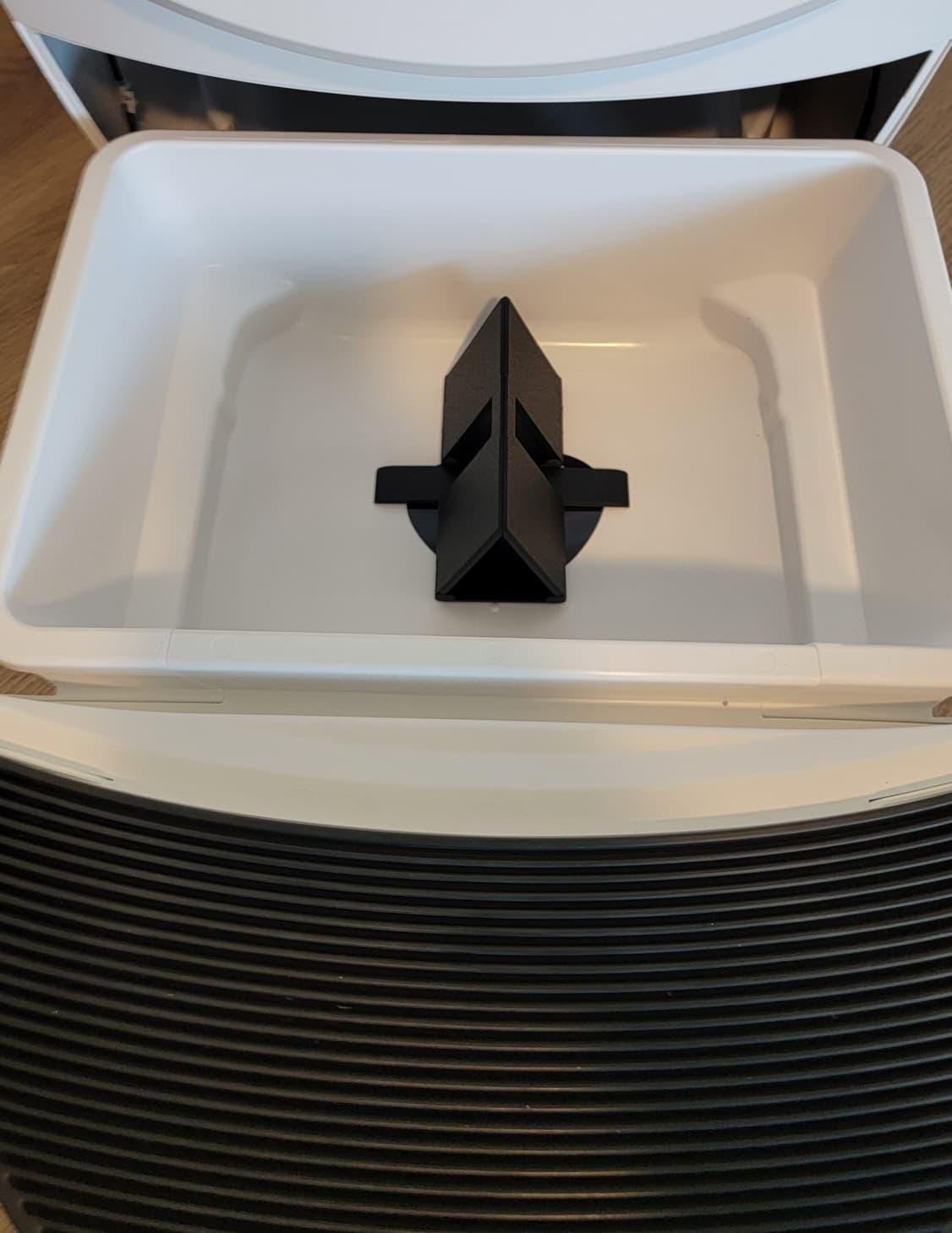 All Max Shield Options for Litter-Robot 4 : Anti-Flicking, One-Piece Design - White or Black
