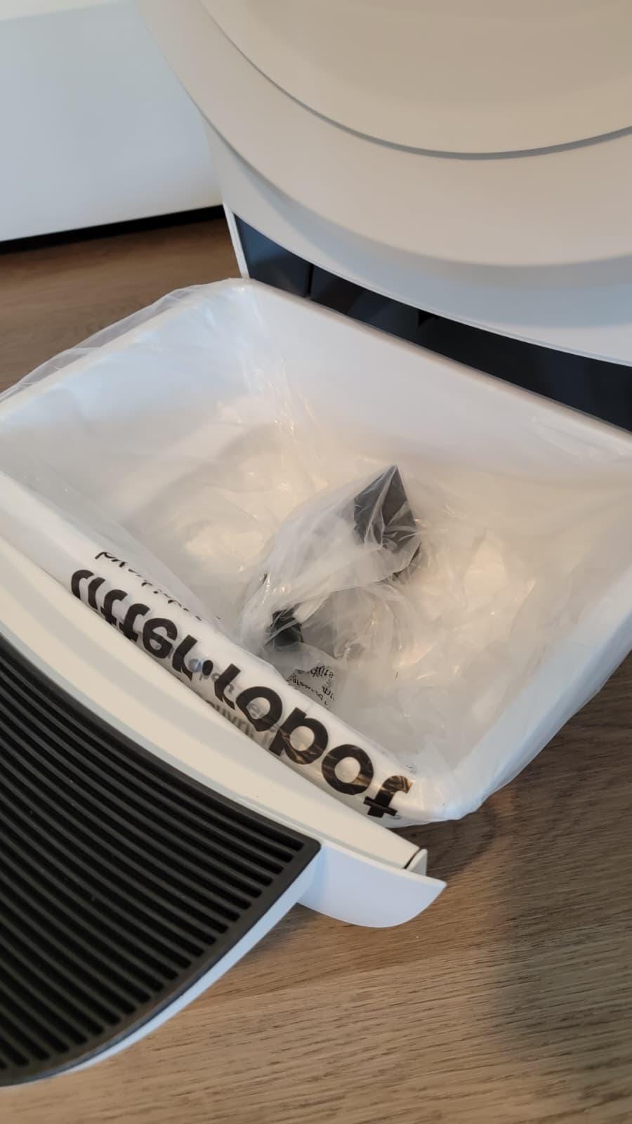 All Max Shield Options for Litter-Robot 4 : Anti-Flicking, One-Piece Design - White or Black